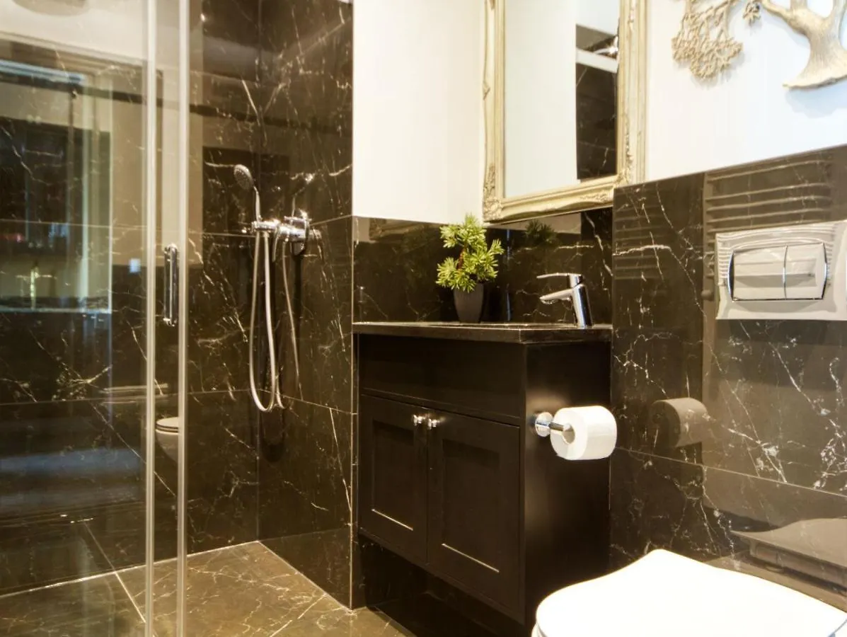 Apartament Prymasa Tysiąclecia 83A by Homeprime Warszawa